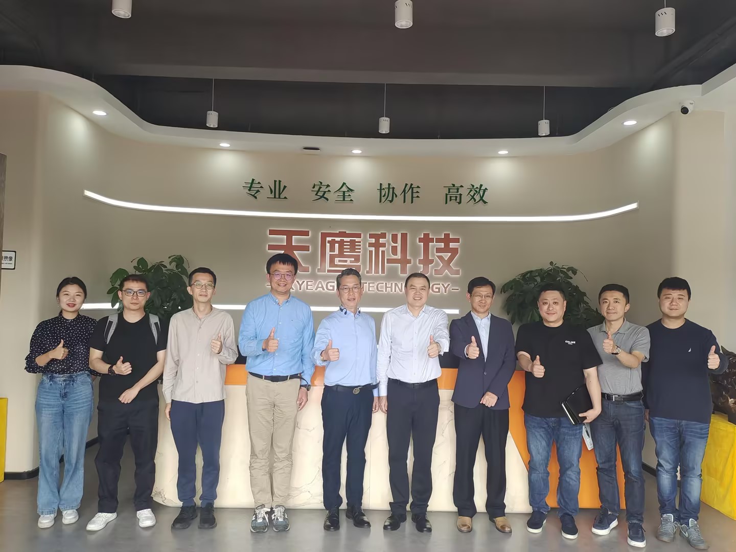 成都市青羊區領導率隊赴深圳市天鷹裝備科技有限公司開展投資促進考察工作(圖4)